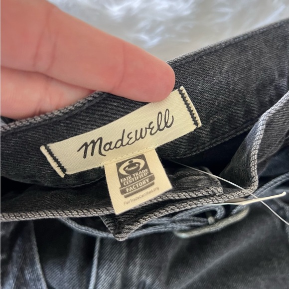 Madewell The '90s Jean Short in Caspar Wash: Belted Edition - Picture 9 of 11